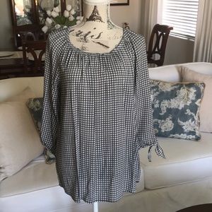 Stunning gray and white checked top NWOT